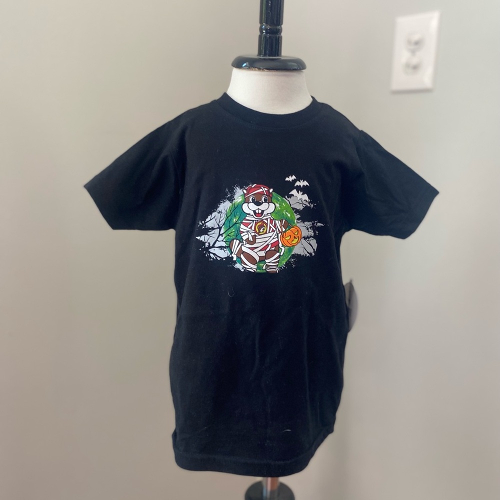 Buc-Ees Black Short Sleeve Tee with Graphic Design